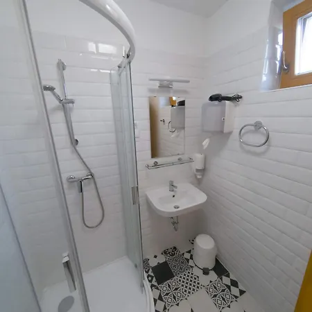 Kun Pista Vendeghaz Iii Pensiune Vertesboglar