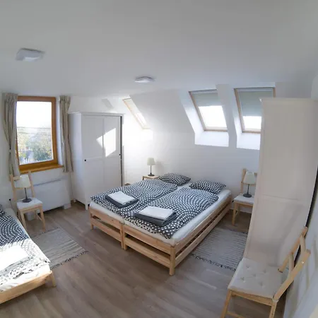 Kun Pista Vendeghaz Iii