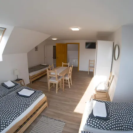 Kun Pista Vendeghaz Iii 3* Vertesboglar