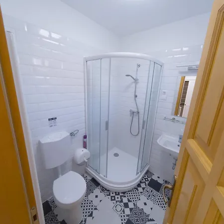 Kun Pista Vendeghaz Iii Pensiune 3*