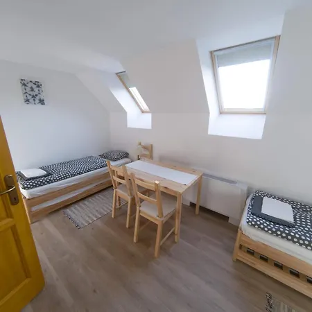 Kun Pista Vendeghaz Iii 3*