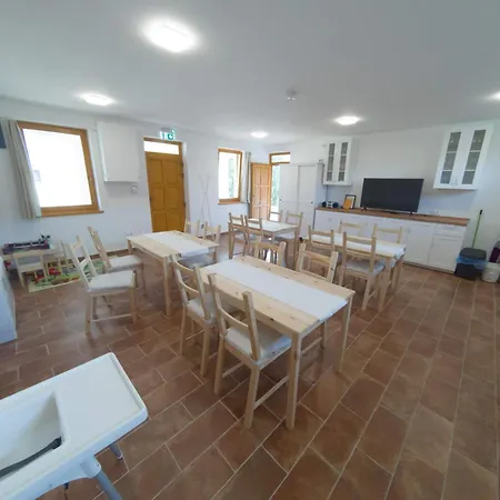 Kun Pista Vendeghaz Iii 3*