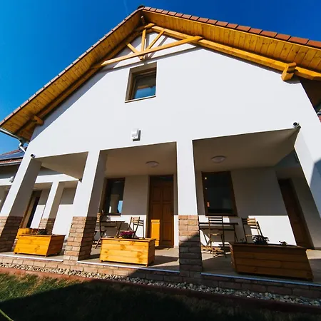 Kun Pista Vendeghaz Iii 3*